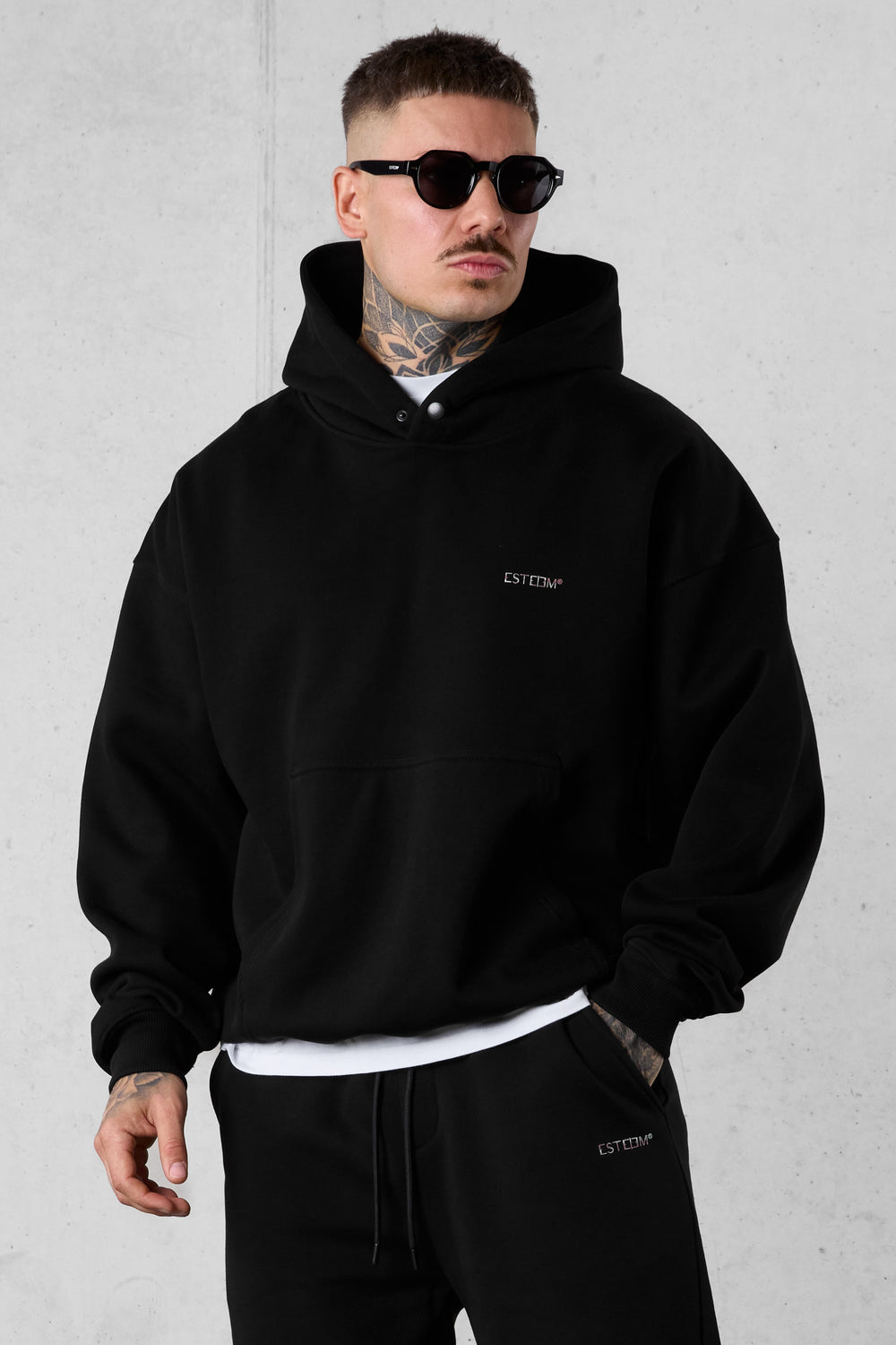 BLACK ESSENTIAL OVERSIZED HOODIE 2.0
