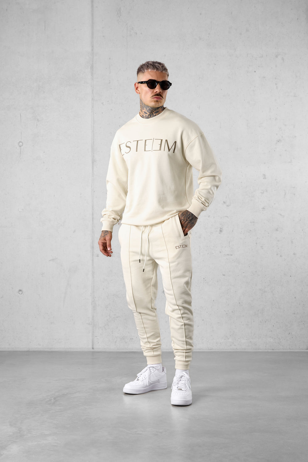 BEIGE LETTERING SWEATER