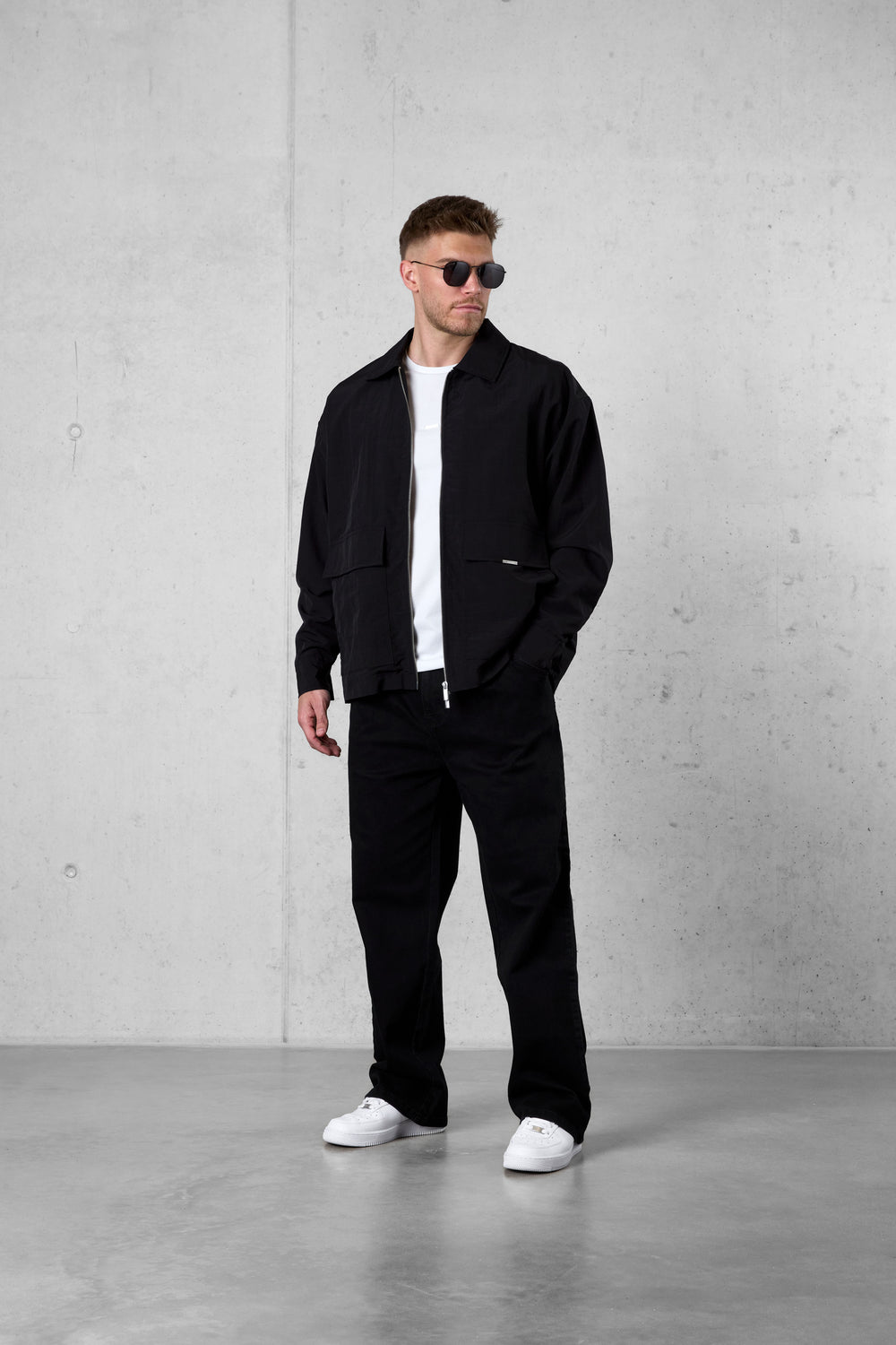 BLACK NYLON OVERSIZED JACKET