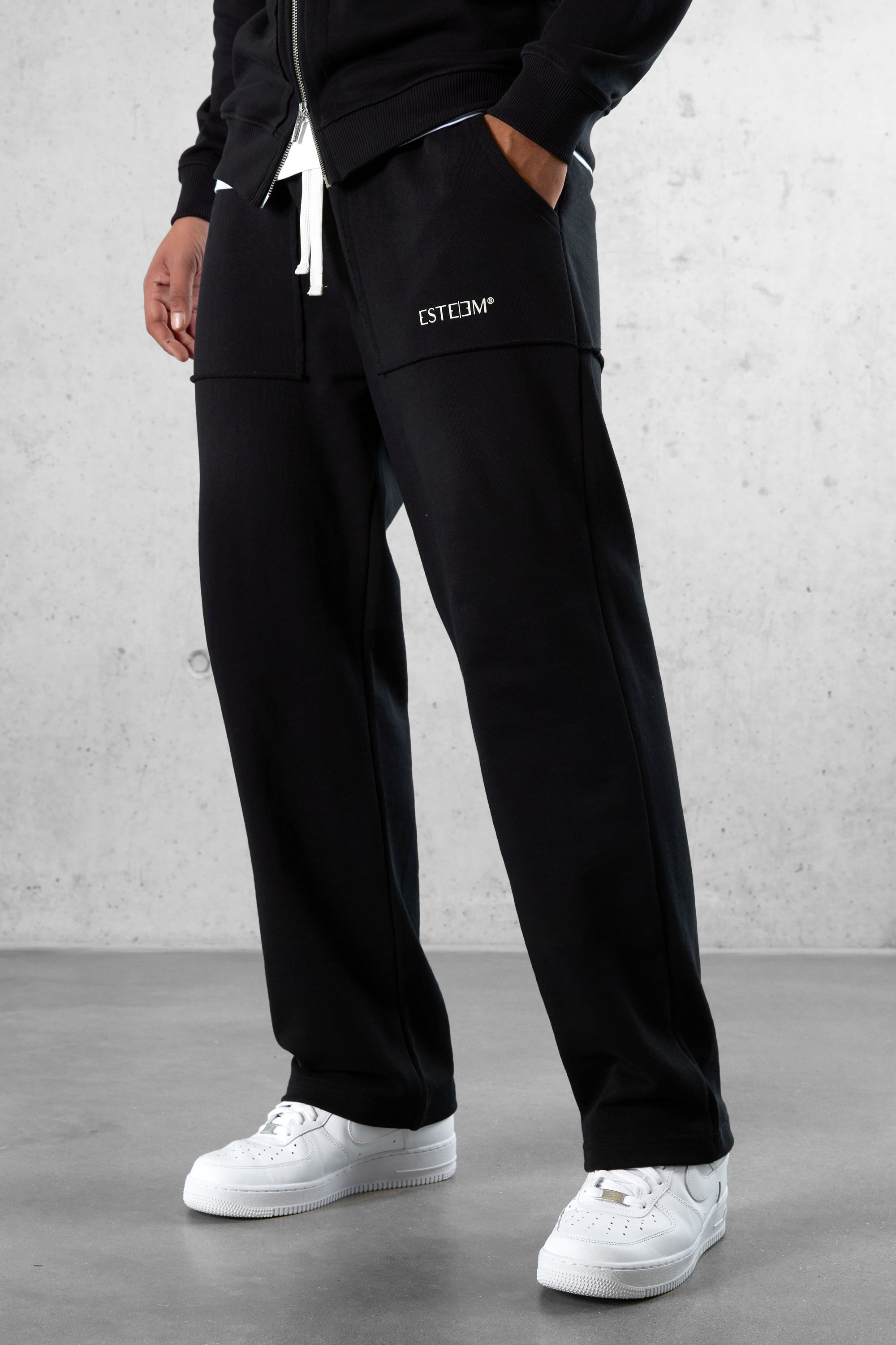 BLACK SEAMS LOOSE SWEATPANTS