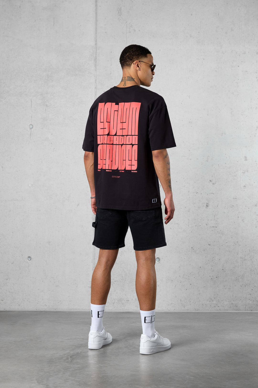 BLACK VACATION SERVICES OVERSIZED TEE