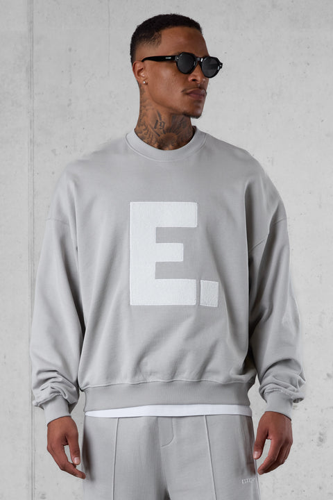 GREY E. STATEMENT APPLIQUÉ OVERSIZED SWEATER
