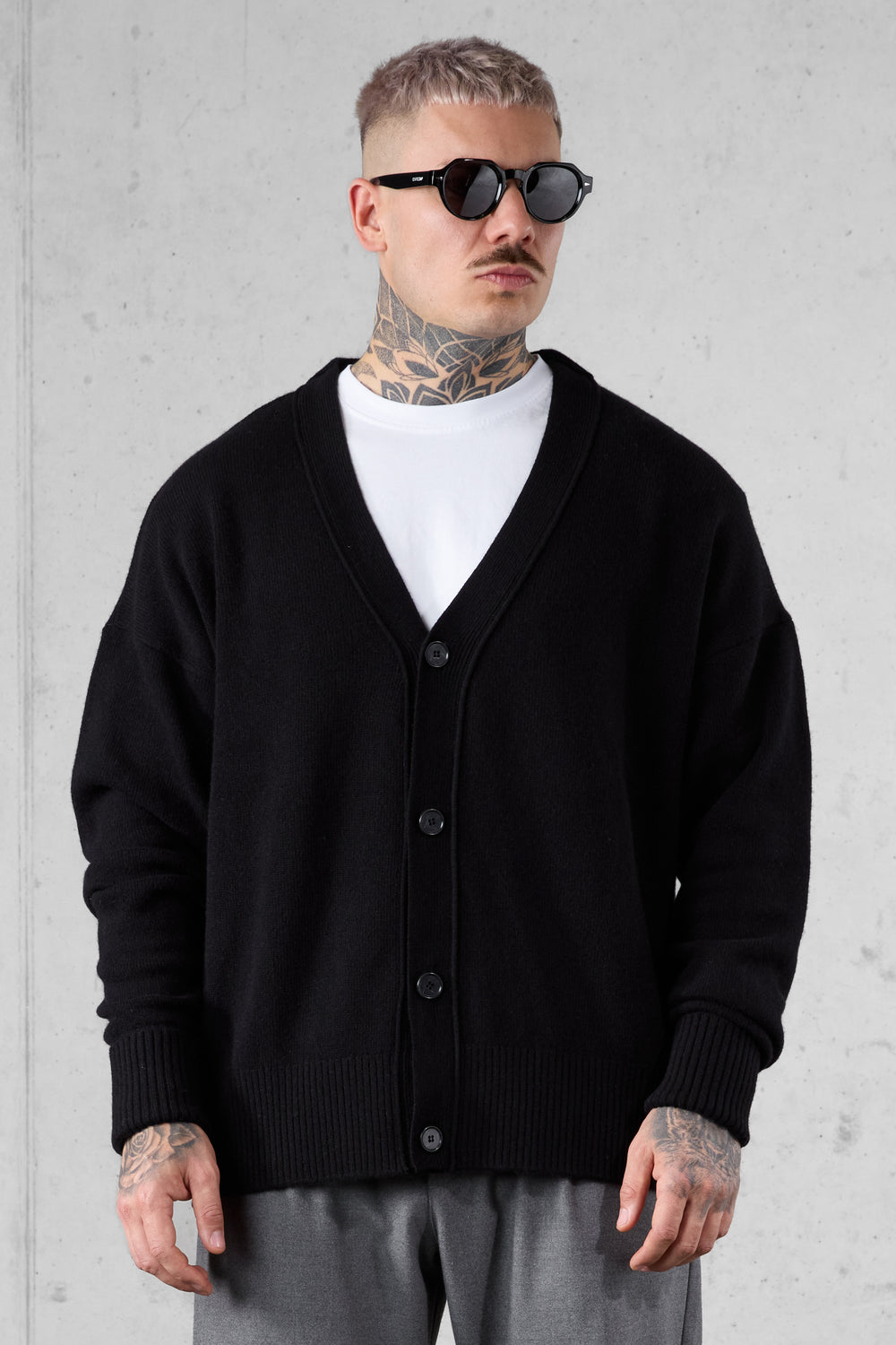 BLACK OVERSIZED KNIT CARDIGAN