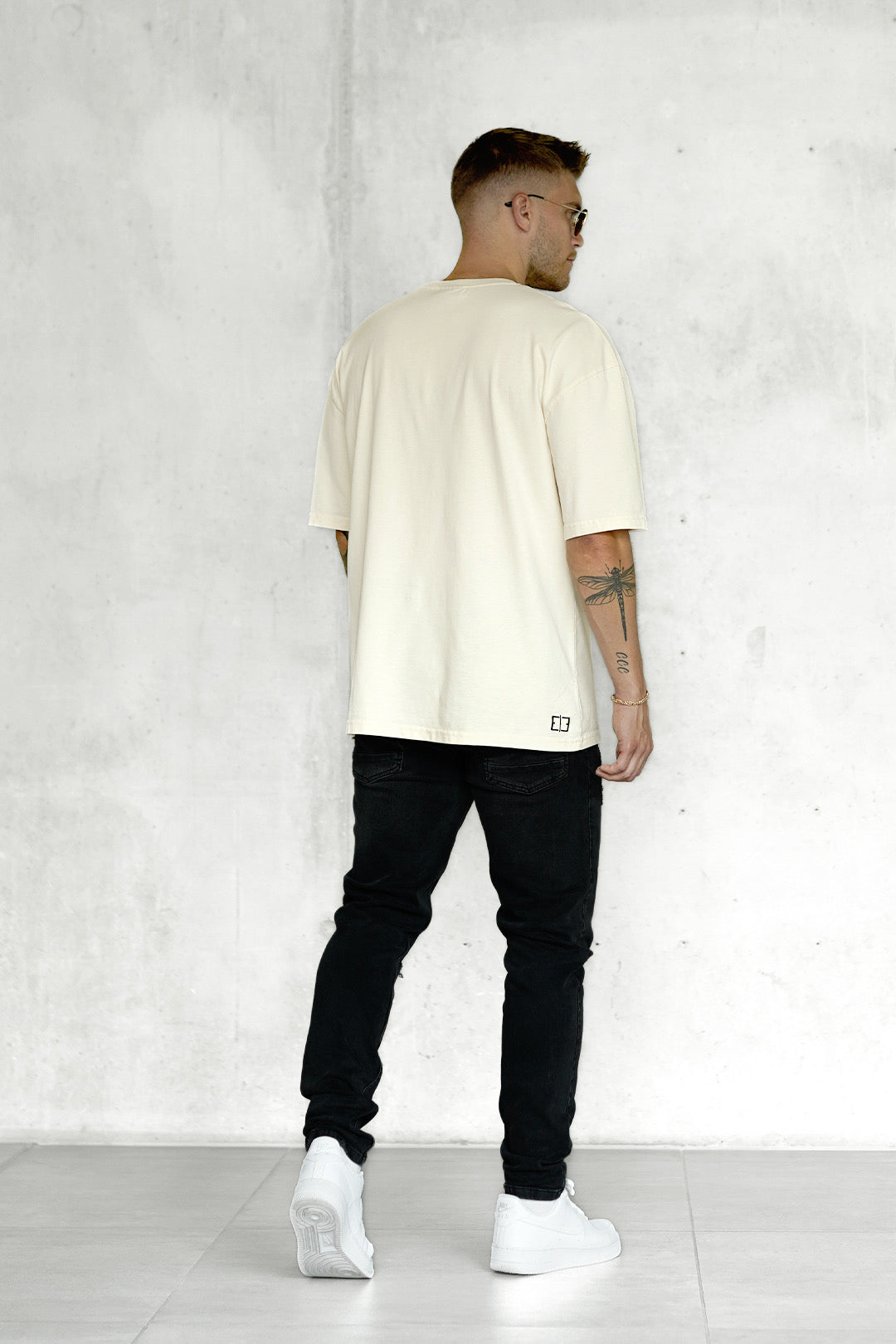 BEIGE CURVE OVERSIZED TEE