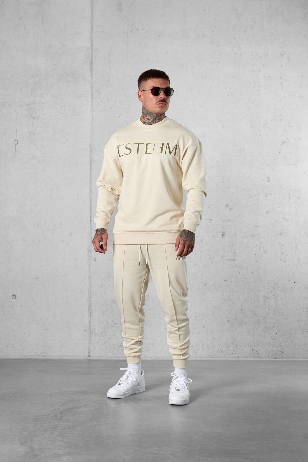 BEIGE LETTERING SWEATER