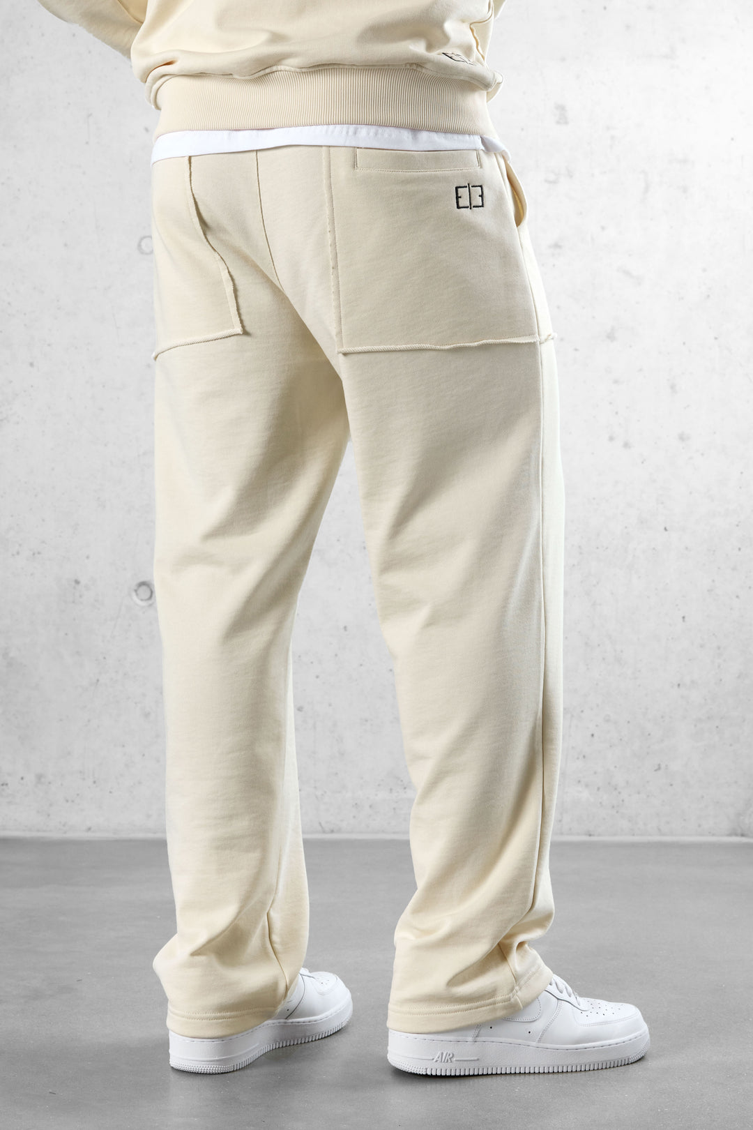 BEIGE SEAMS LOOSE SWEATPANTS