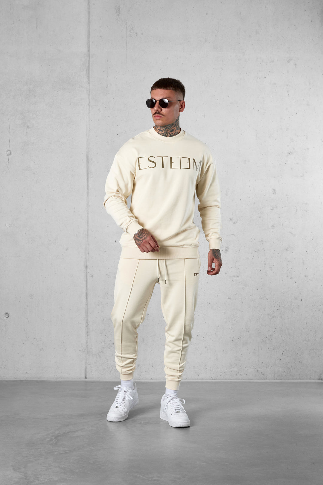 BEIGE LETTERING SWEATER