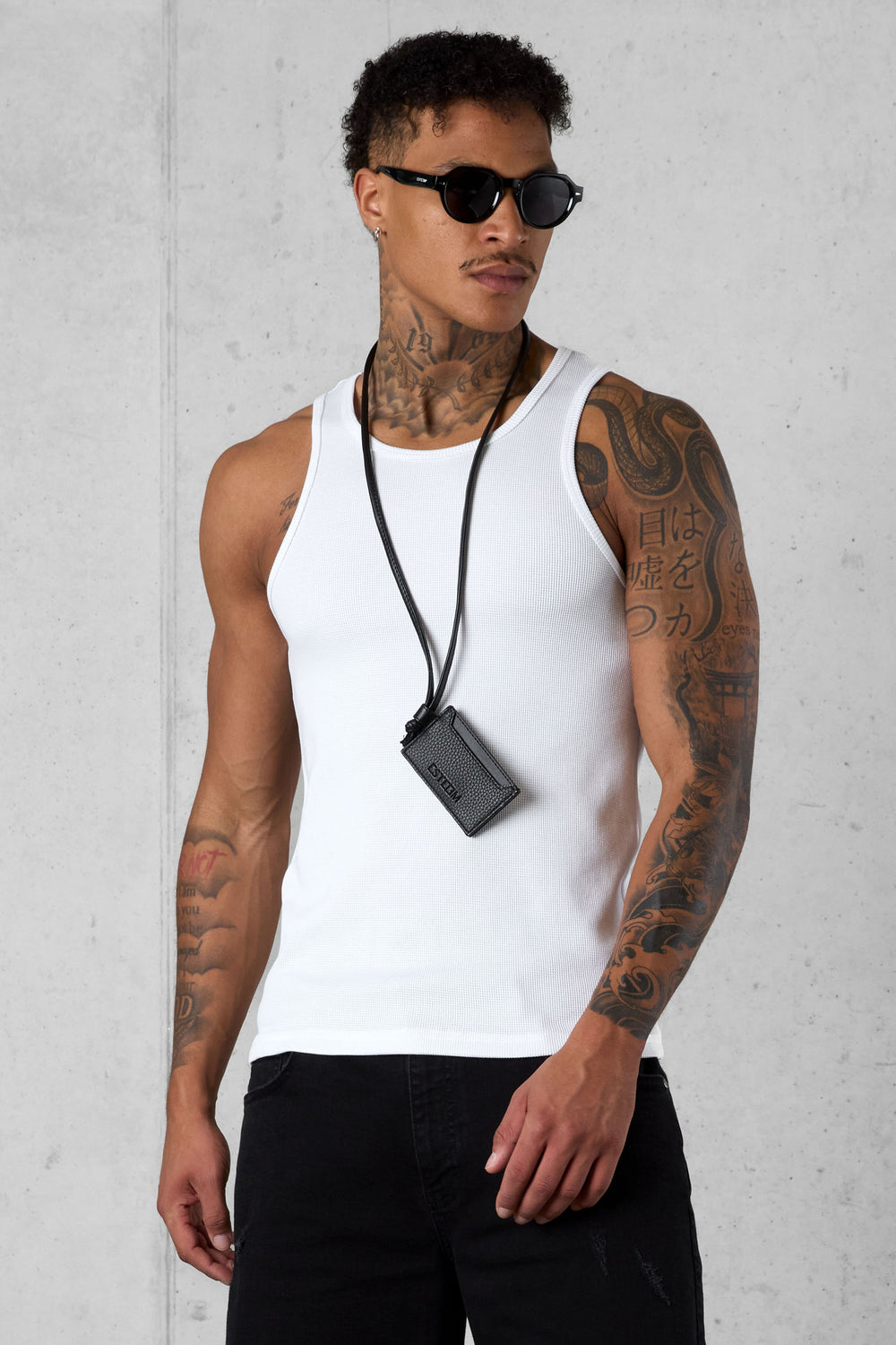 BLACK CARDHOLDER