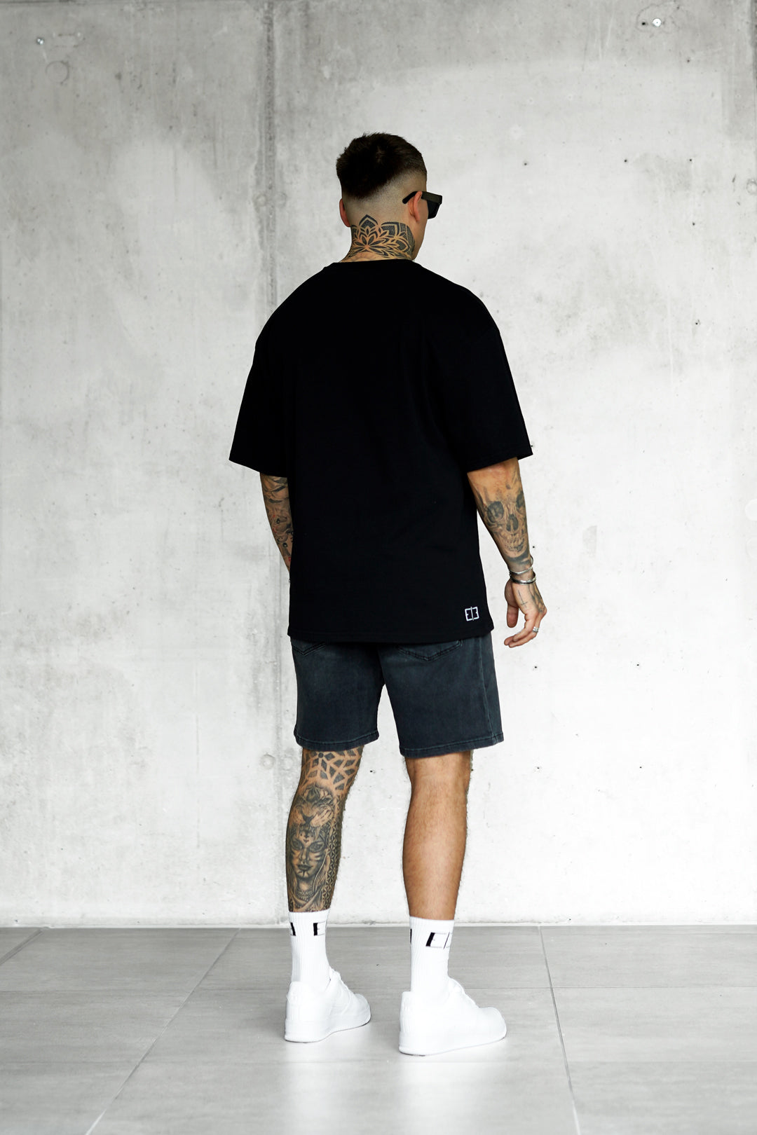 BLACK COLORED ARC OVERSIZED TEE