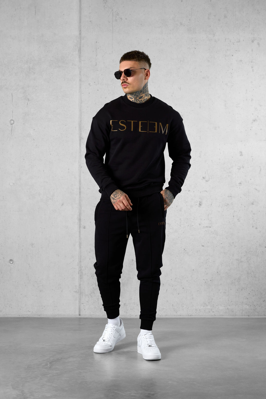 BLACK DARKGOLD LETTERING SWEATER