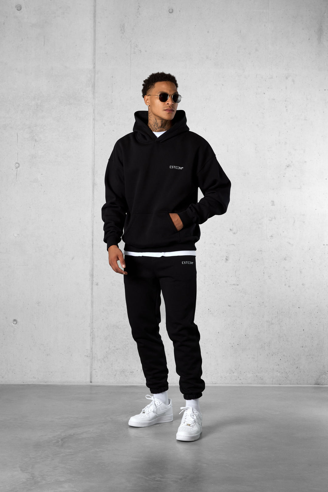 BLACK DISCREET OVERSIZED HOODIE