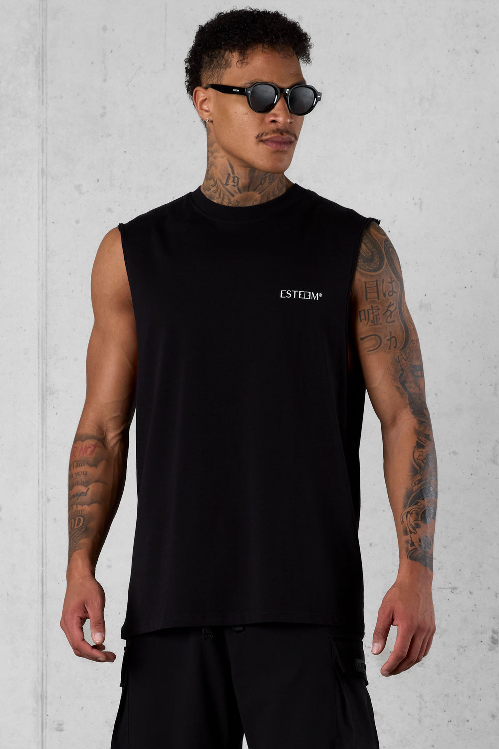 BLACK DISCREET OVERSIZED TANK TEE