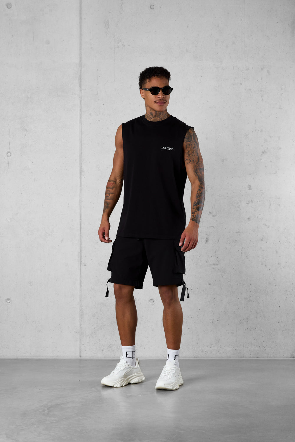 BLACK DISCREET OVERSIZED TANK TEE