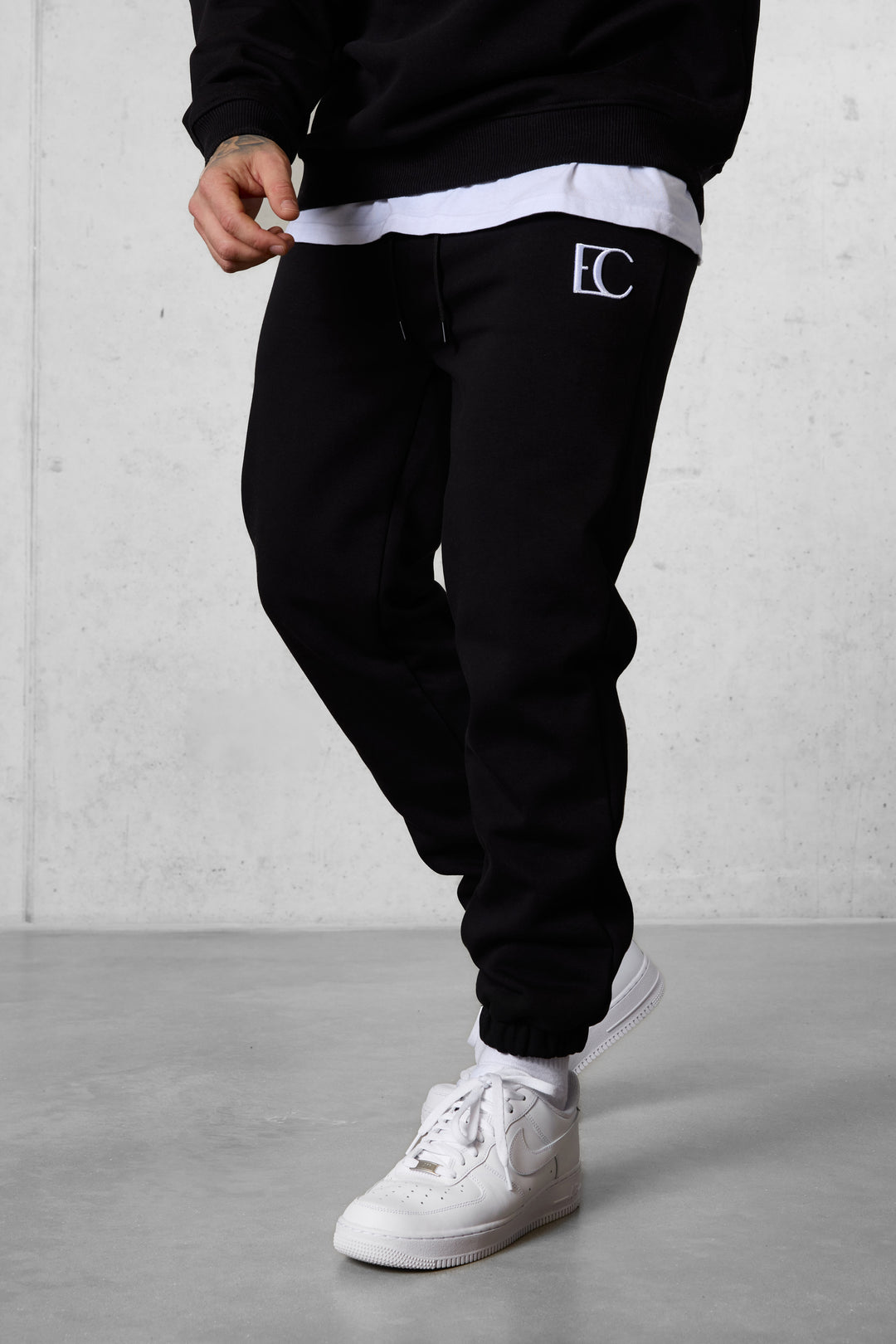 BLACK EC LOGO JOGGER