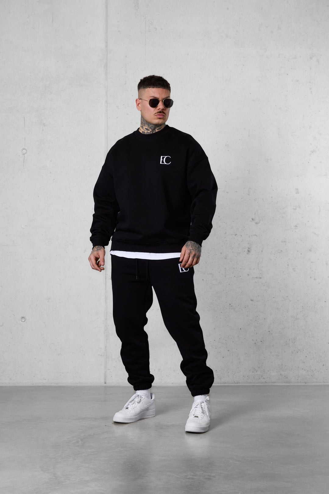 BLACK EC LOGO OVERSIZED SWEATER