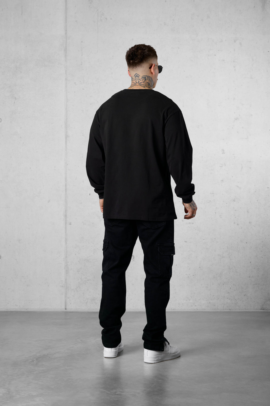 BLACK ESSENTIAL LONGSLEEVE