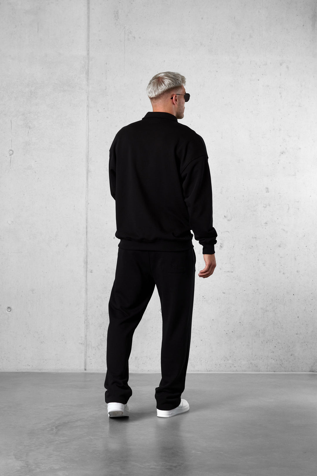 BLACK ESSENTIAL OVERSIZED HALFZIP SWEATER