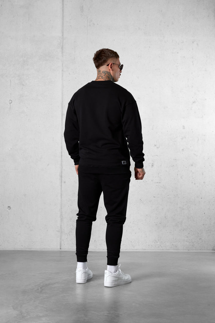 BLACK ESSENTIAL SWEATER