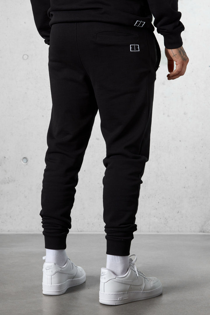 BLACK ESSENTIAL SWEATPANTS