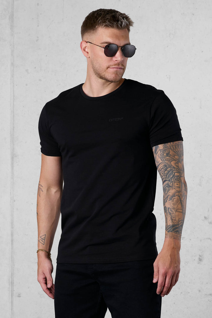 BLACK ESSENTIAL TEE