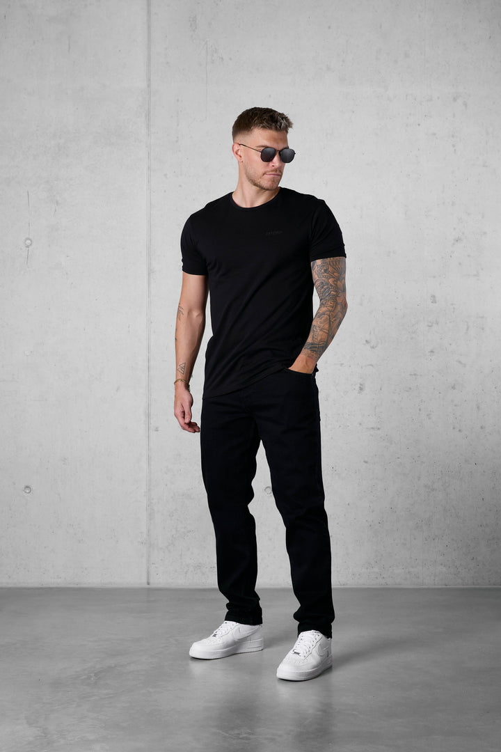 BLACK ESSENTIAL TEE