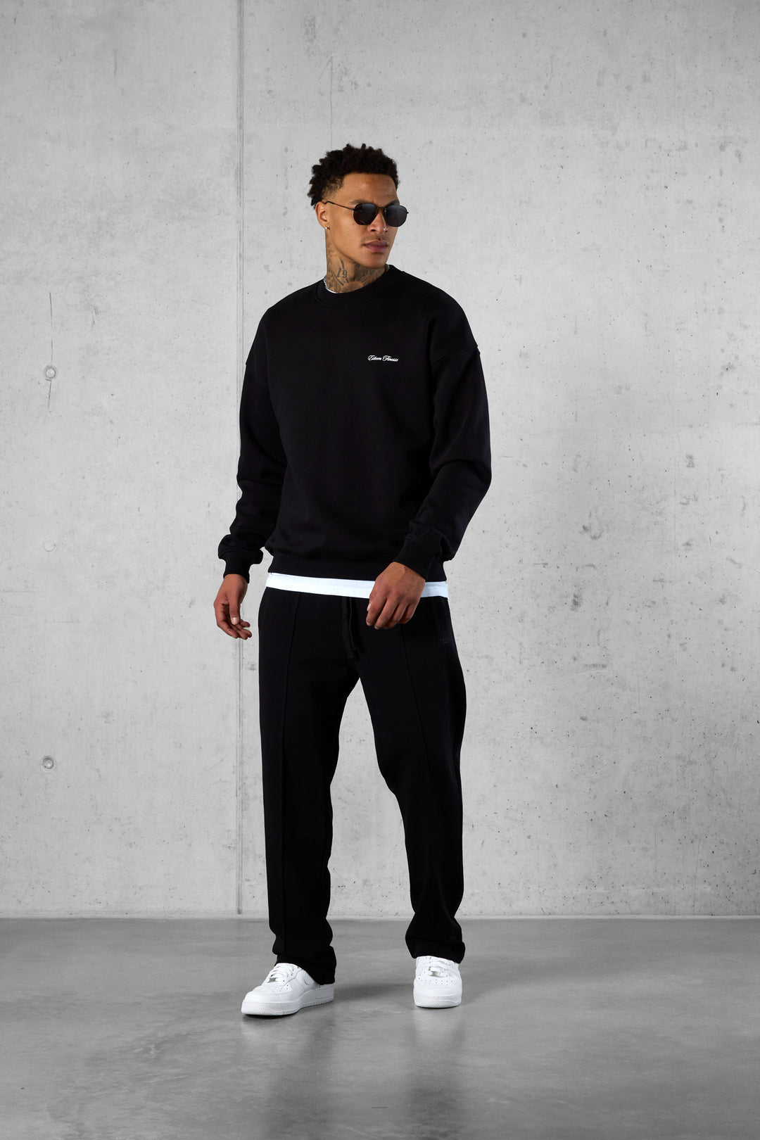 BLACK FINESSE OVERSIZED SWEATER