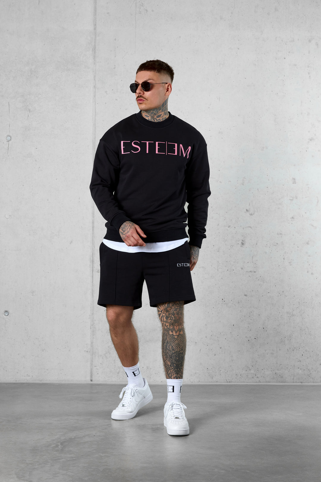 BLACK PINK LETTERING SWEATER
