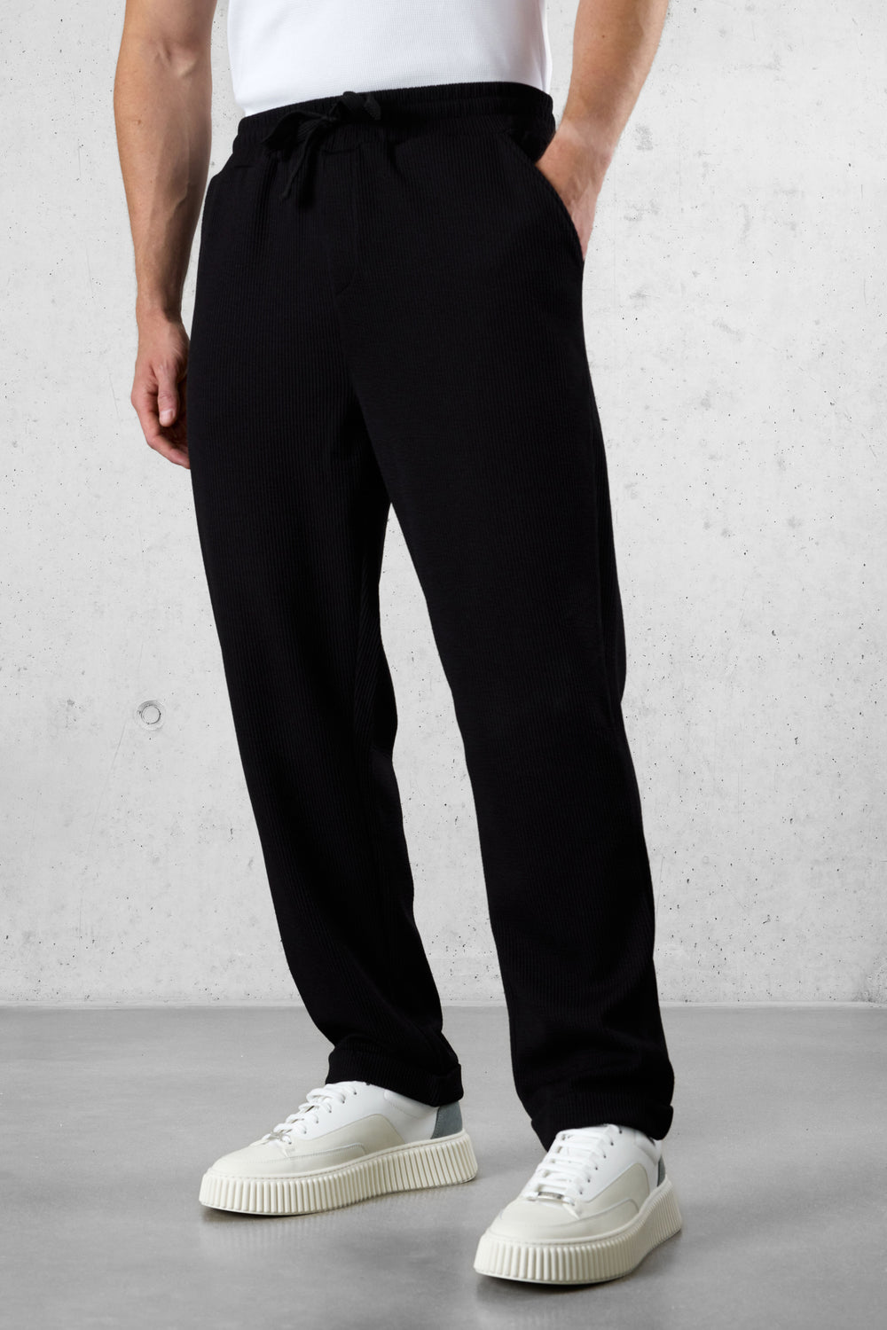 BLACK RUFFLES PANTS