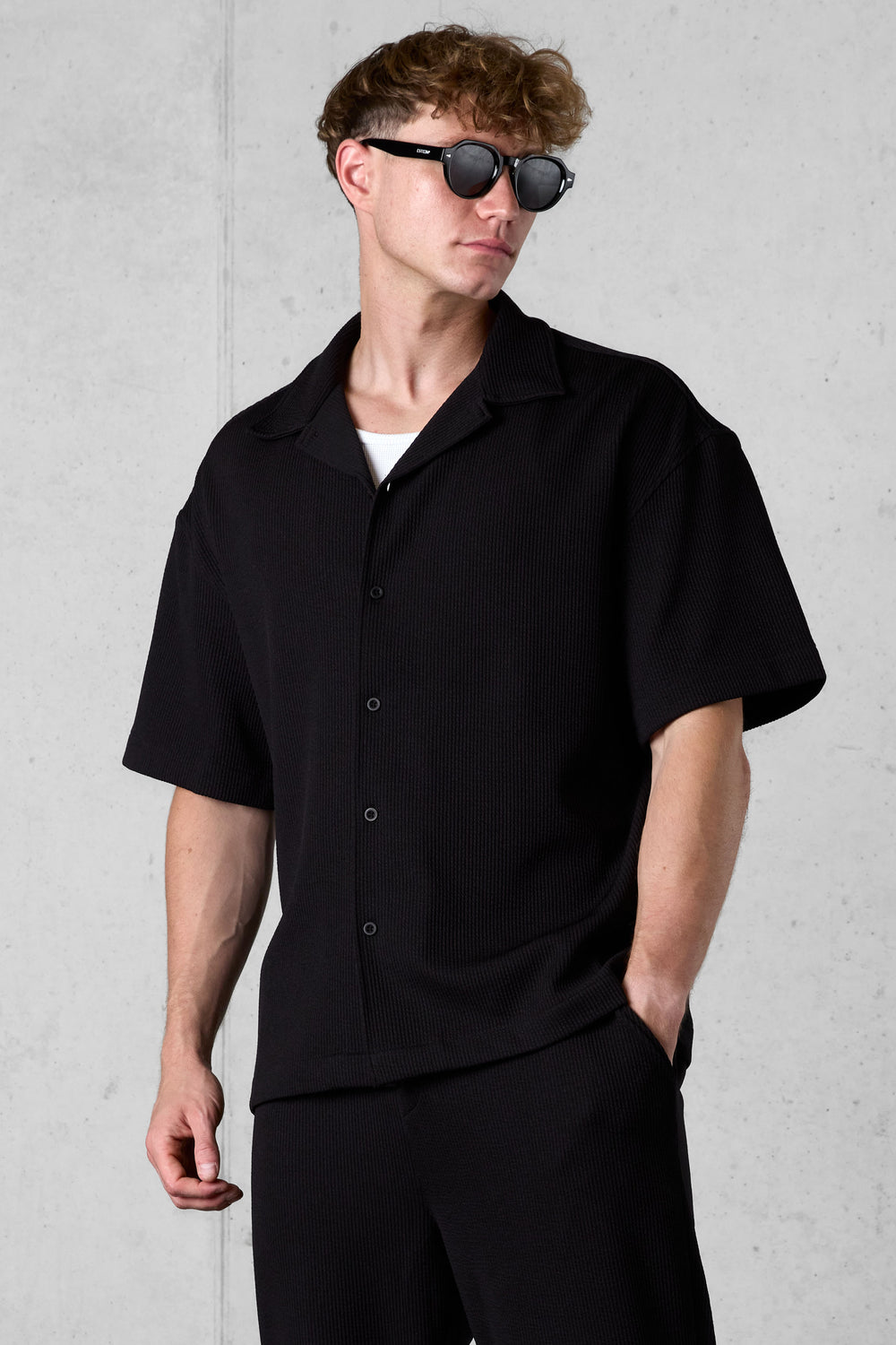 BLACK RUFFLES SHIRT