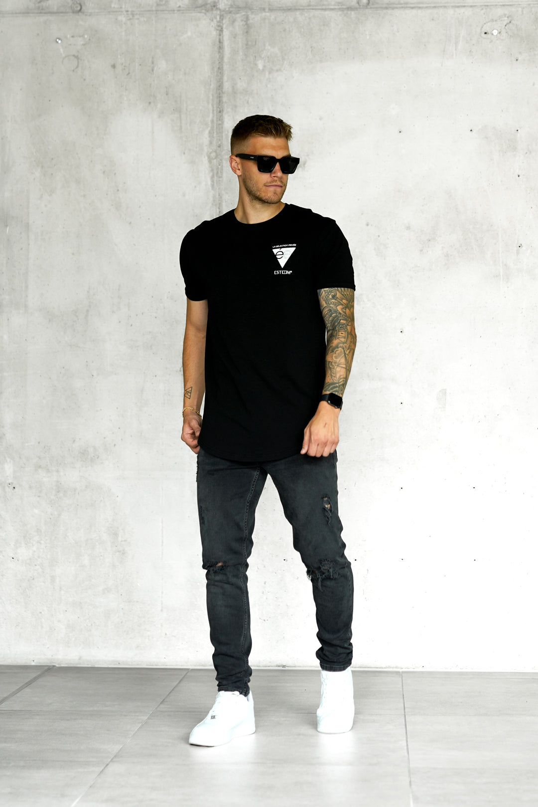 BLACK TRIANGLE TEE
