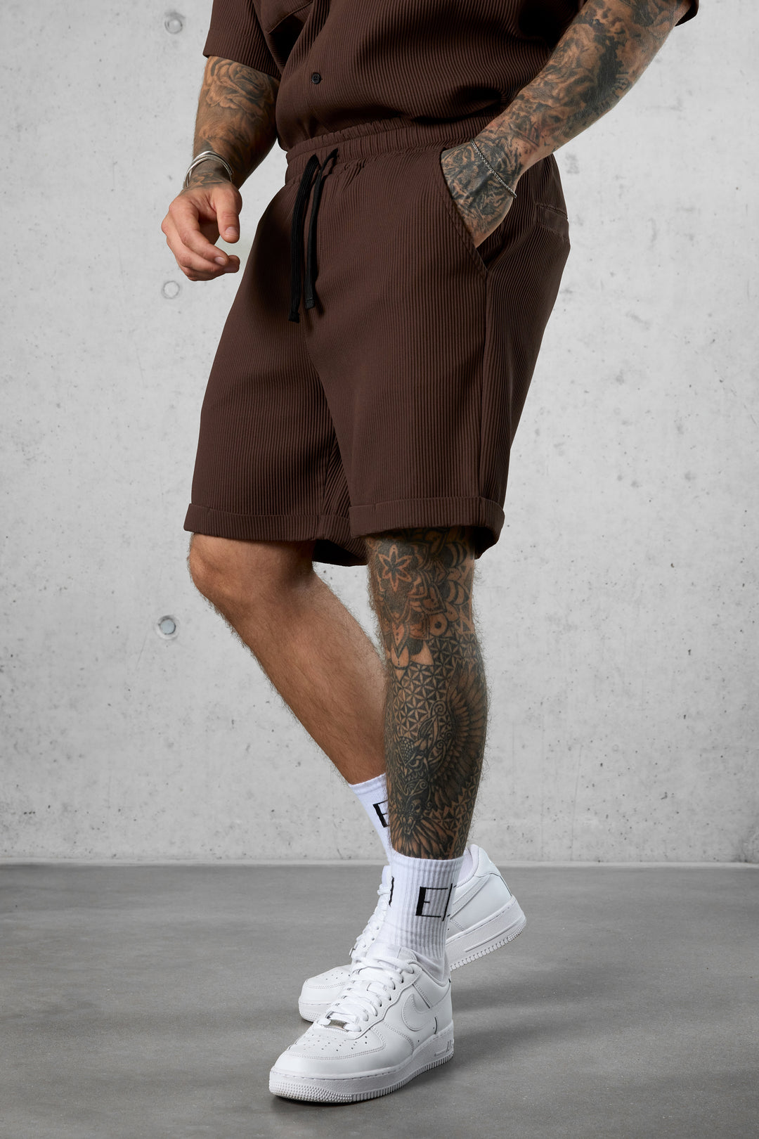 COFFEE PLEATED SHORTS