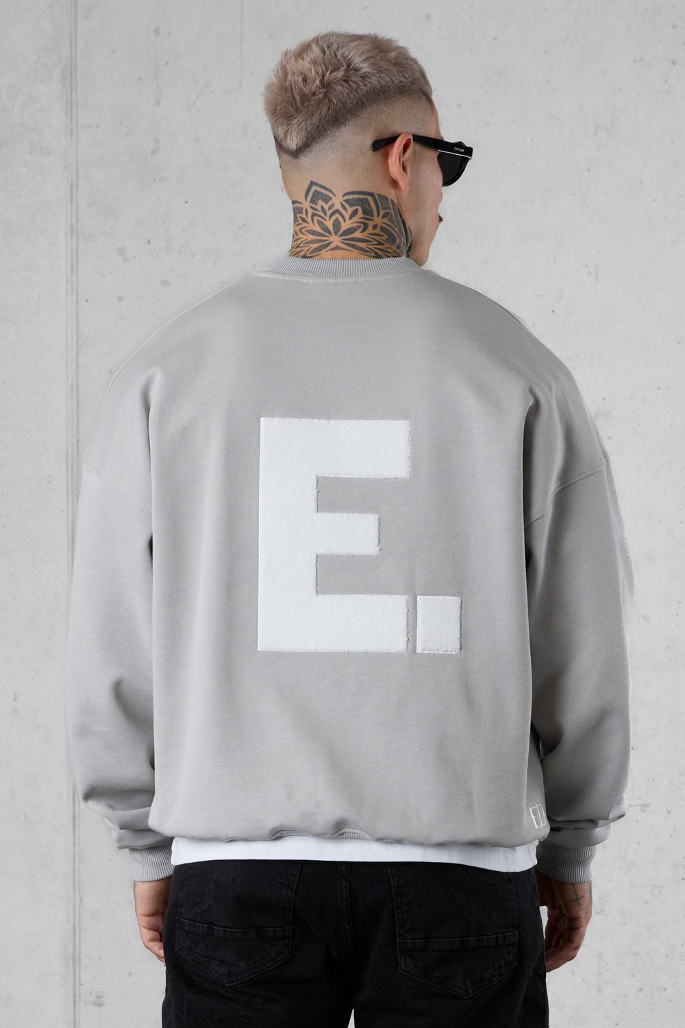 GREY E. STATEMENT OVERSIZED SWEATER