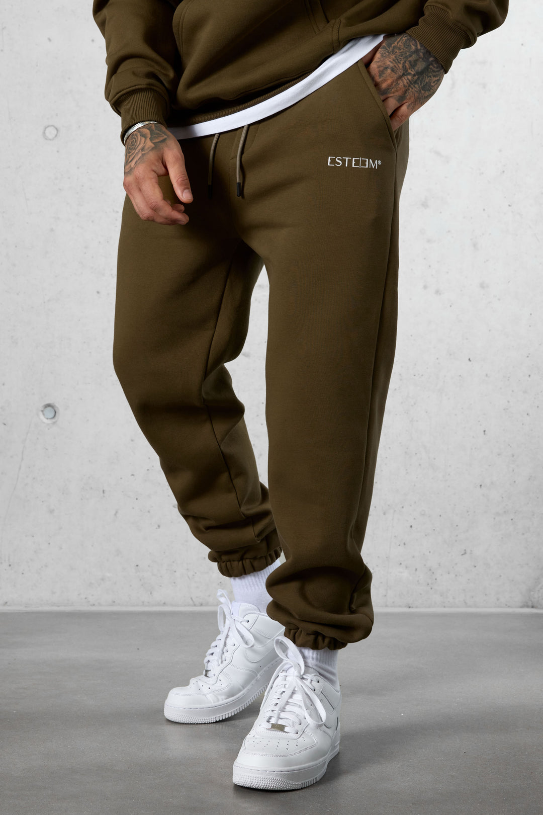 OLIVE DISCREET JOGGER