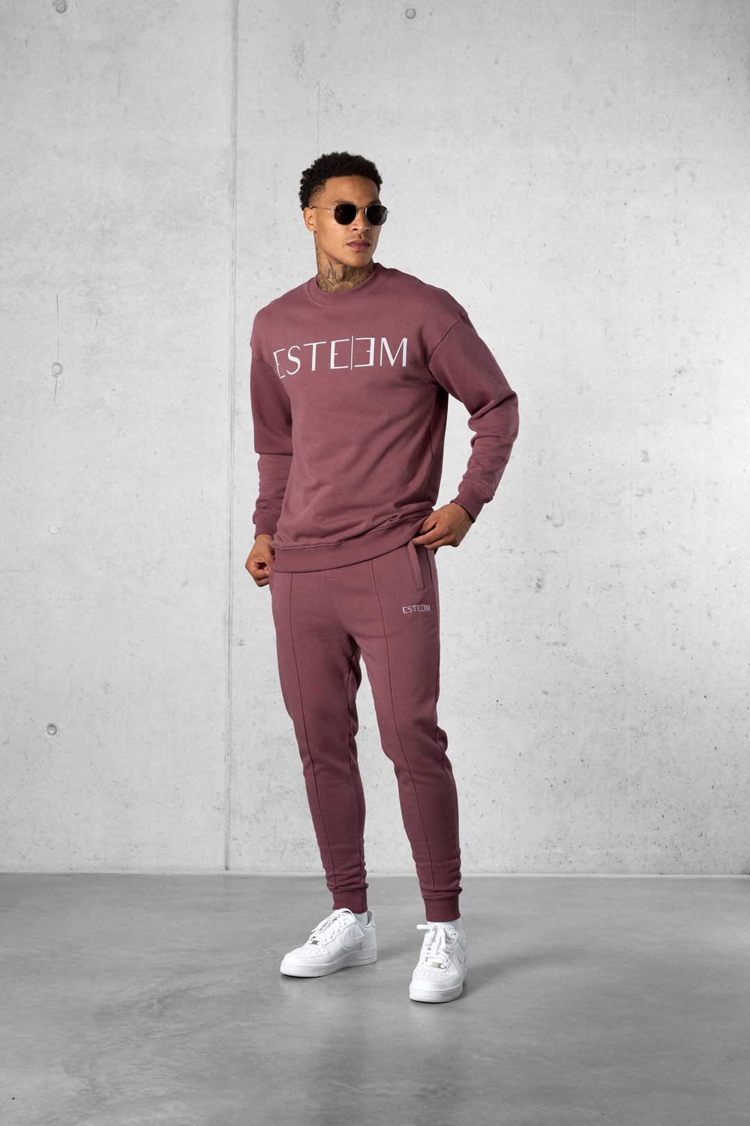 ROSEBROWN LETTERING SWEATER