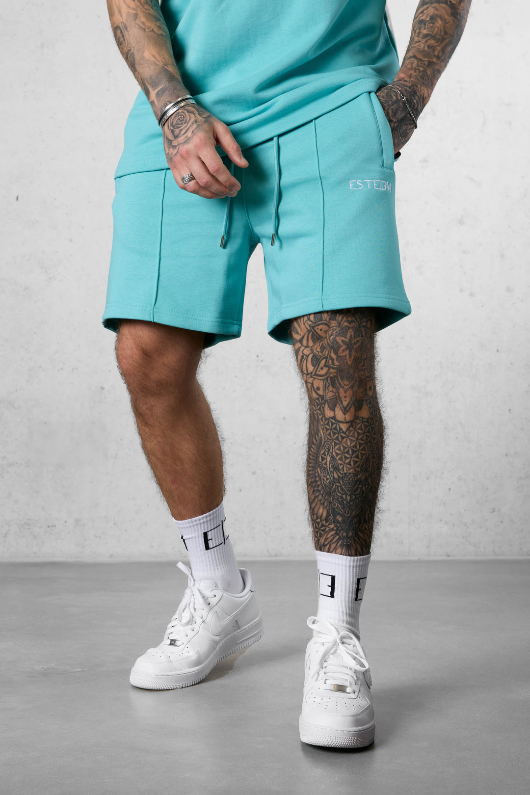 TURQUOISE BASIC SWEATSHORTS