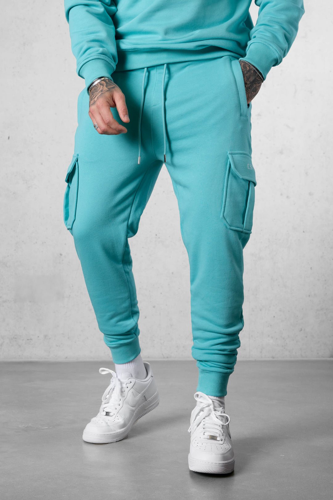 TURQUOISE CARGO SWEATPANTS