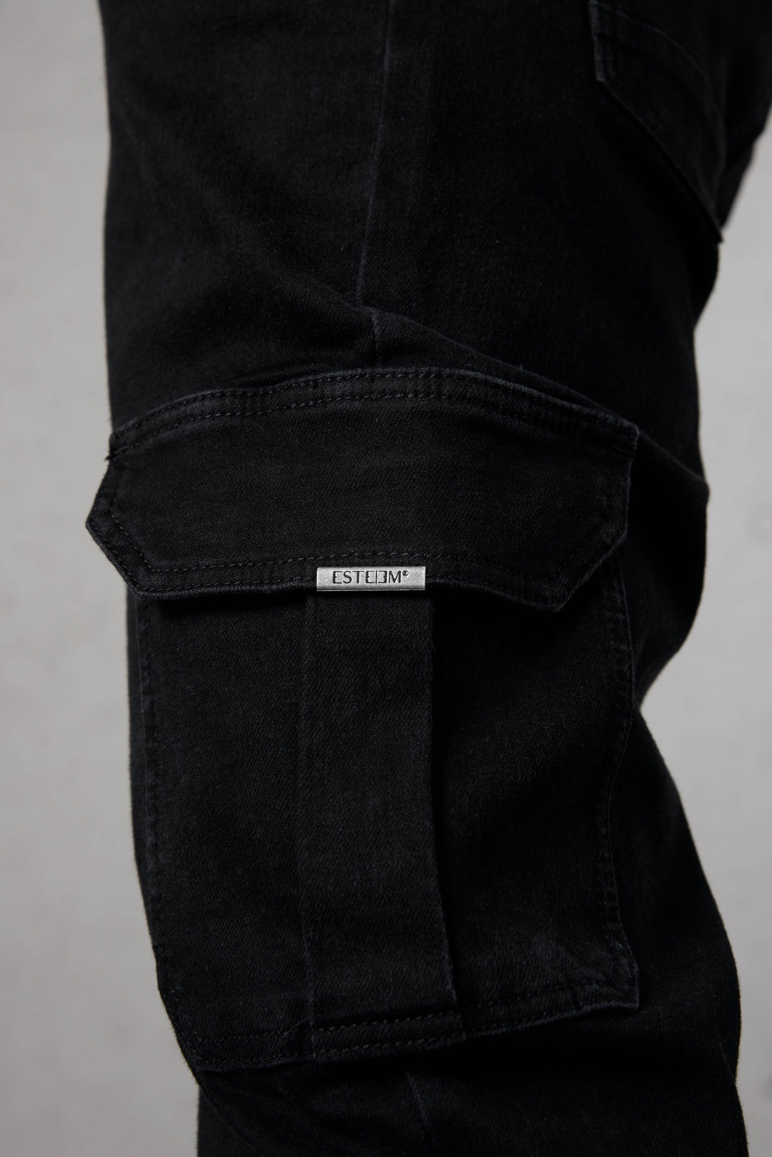 WASHED BLACK CARGO JEANS