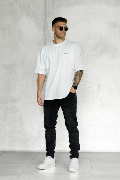 WHITE DISCREET OVERSIZED TEE