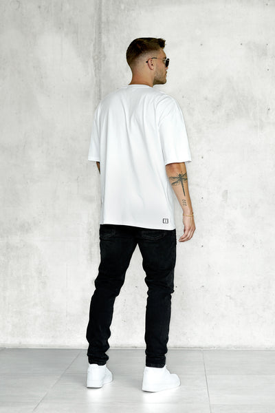 WHITE DISCREET OVERSIZED TEE