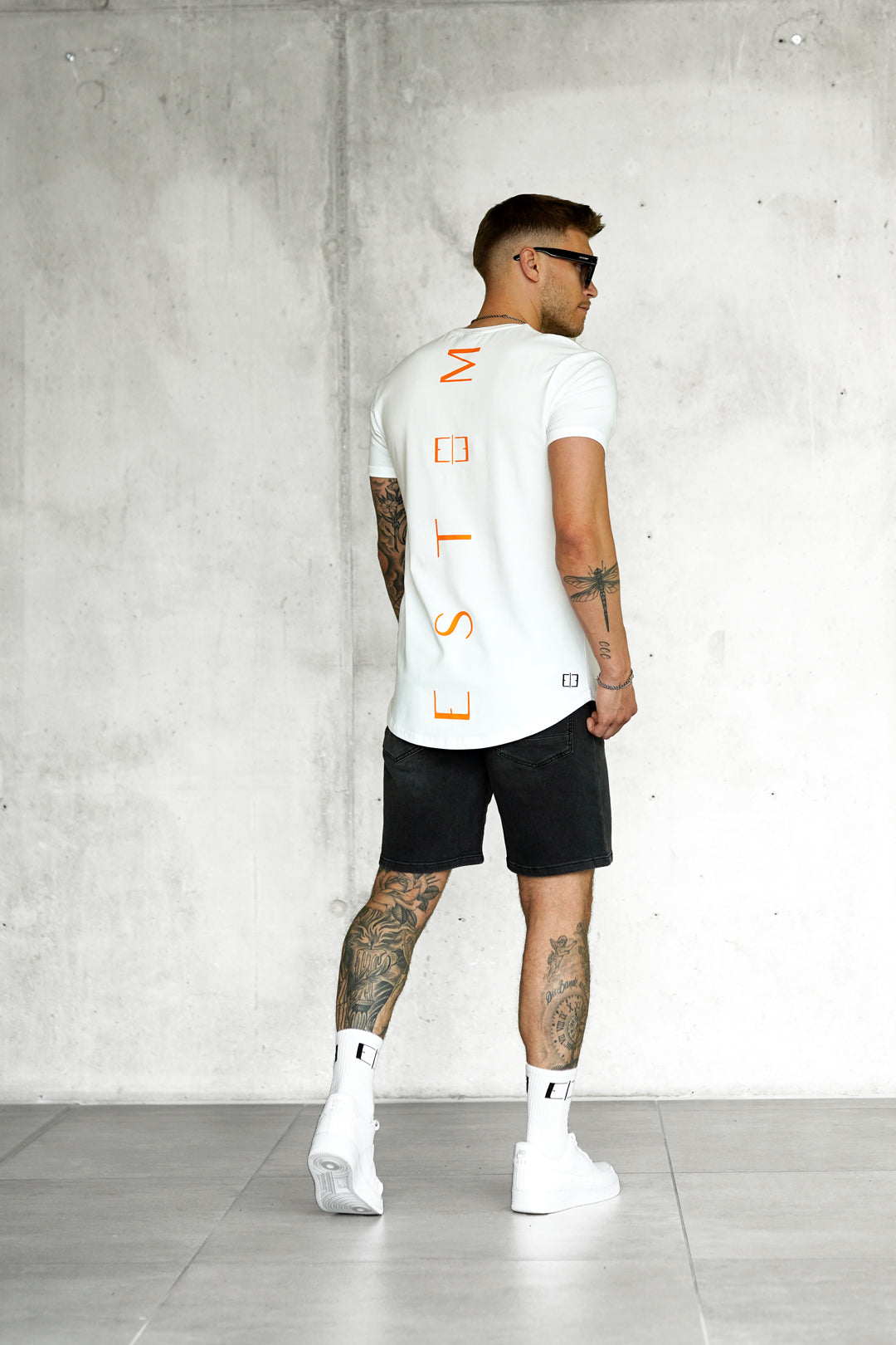 WHITE ORANGE VERTICAL TEE