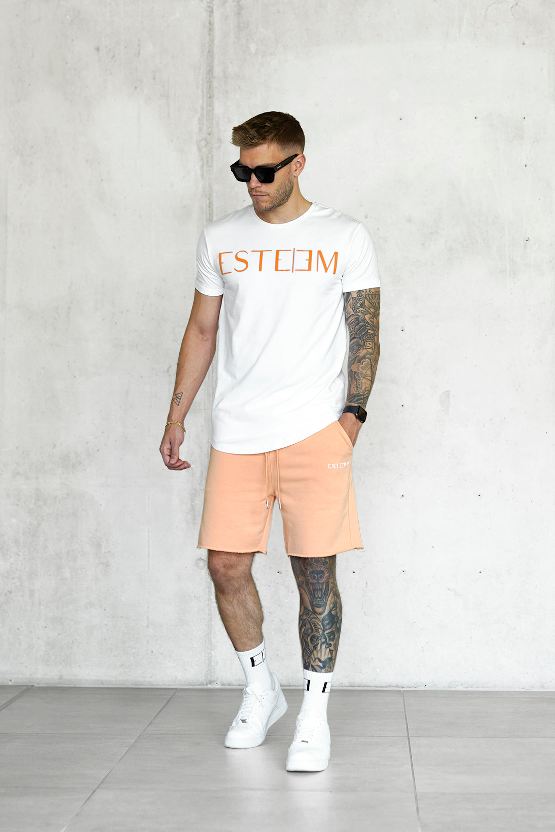 WHITE PEACH LETTERING TEE