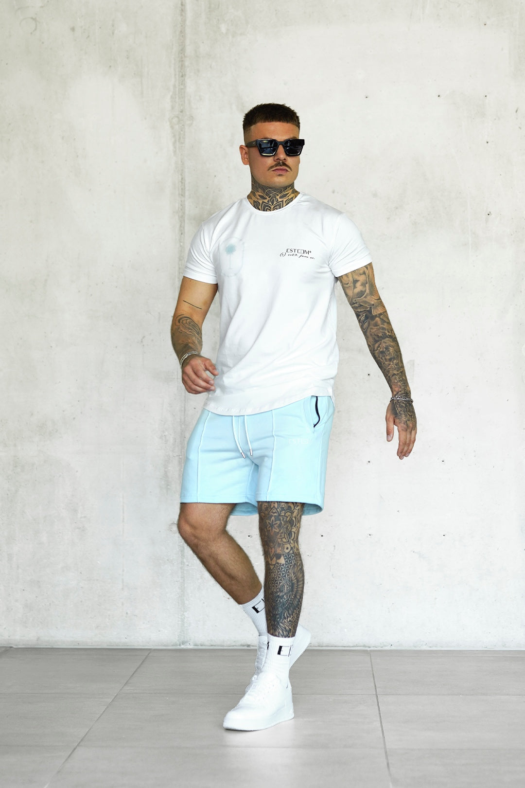 WHITE SINGLE PALM LOGO TEE