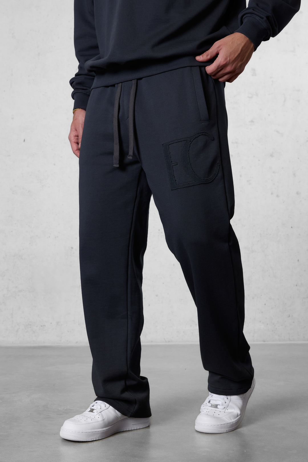 WOODLAND EC APPLIQUÉ LOOSE SWEATPANTS