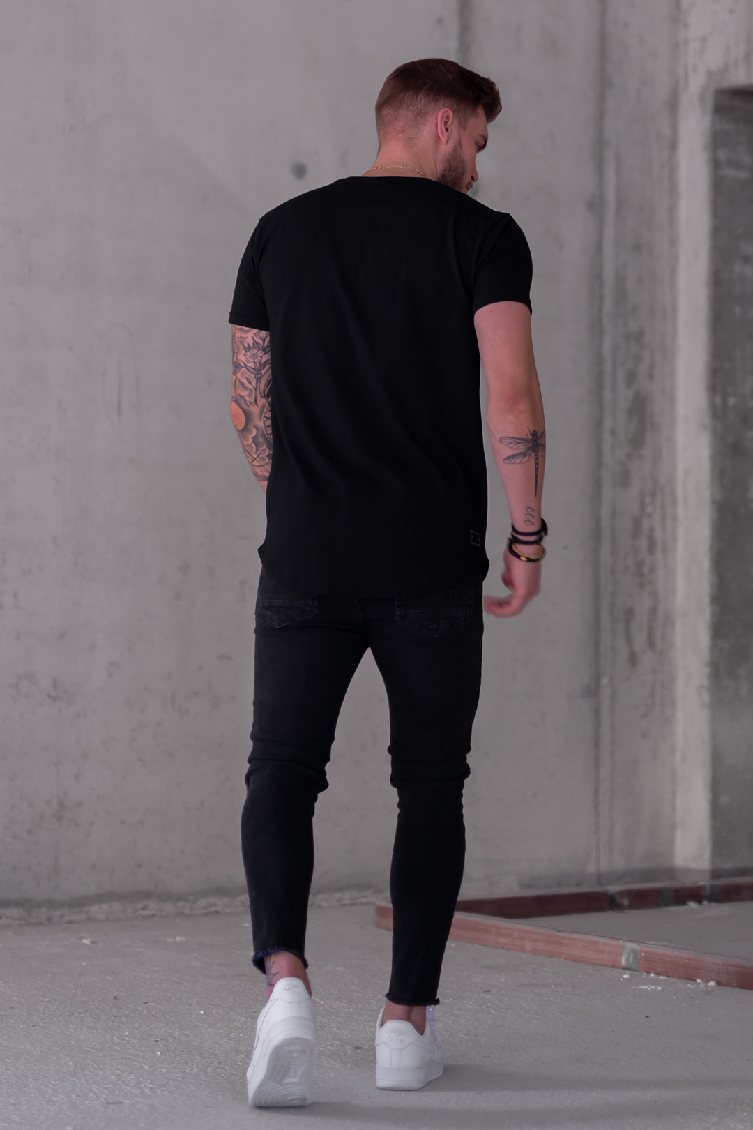 BLACK ARC TEE