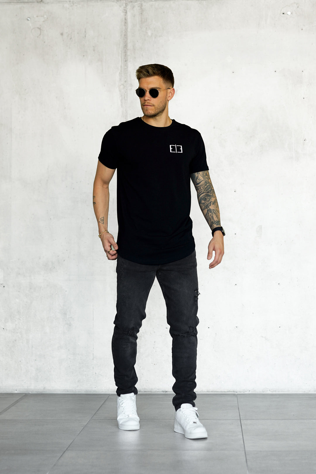 BLACK LOGO TEE