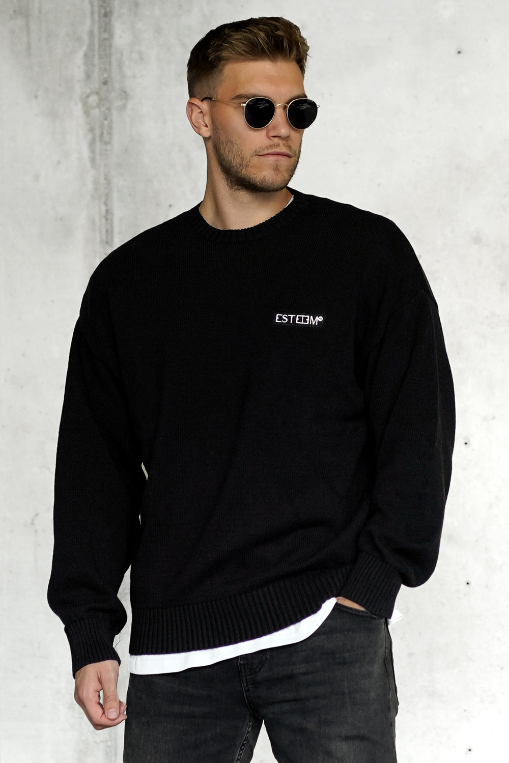 BLACK OVERSIZED KNIT SWEATER