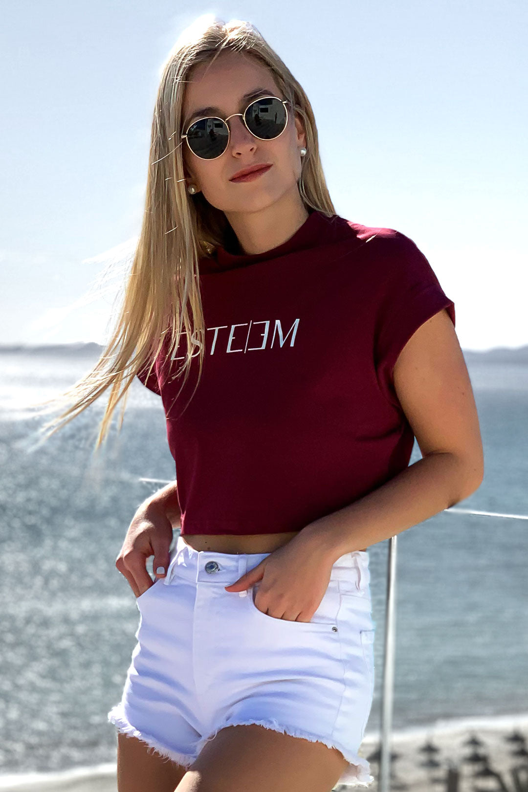 BURGUNDY LETTERING CROPPED TEE
