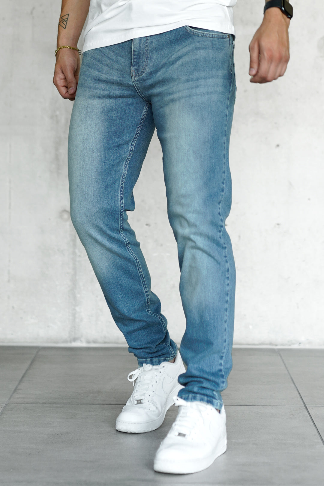 WASHED BLUE BASIC STRAIGHT JEANS