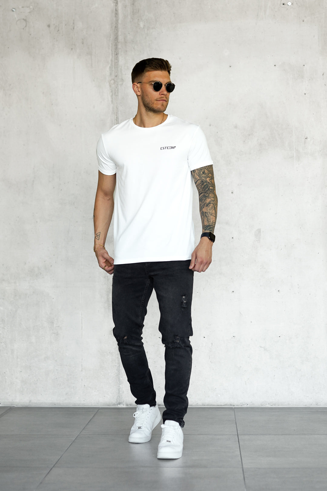 WHITE DISCREET TEE