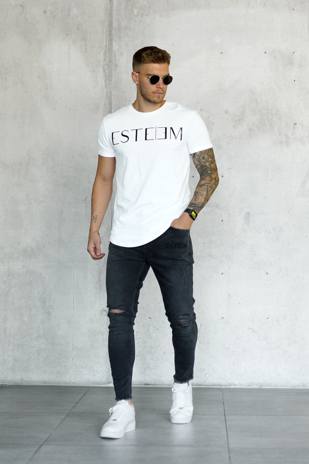 WHITE LETTERING TEE